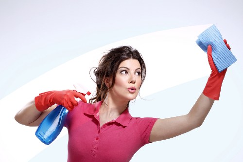 Bathroom descaling and surface cleaning during tenancy cleaning